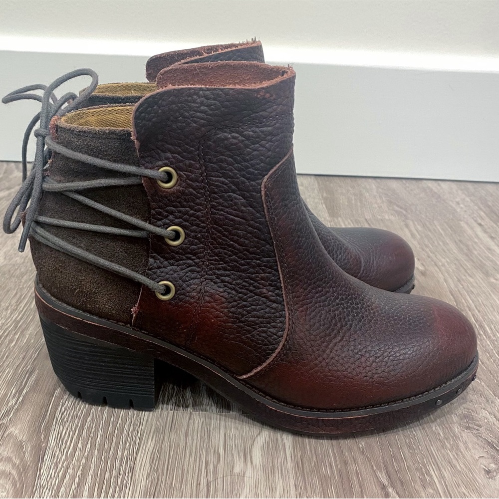 CAT Caterpillar Boots Brown Leather Platform Lace Up Detail 8.5